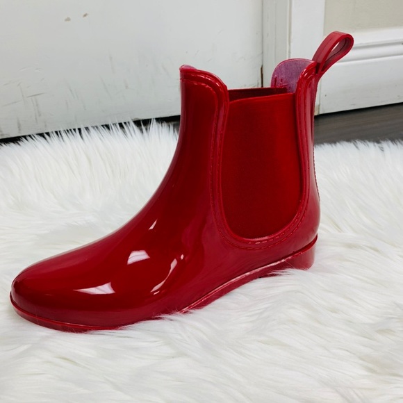 Red rain boot - Picture 3 of 7